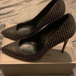 BCBG Leather Pumps ❤️❤️